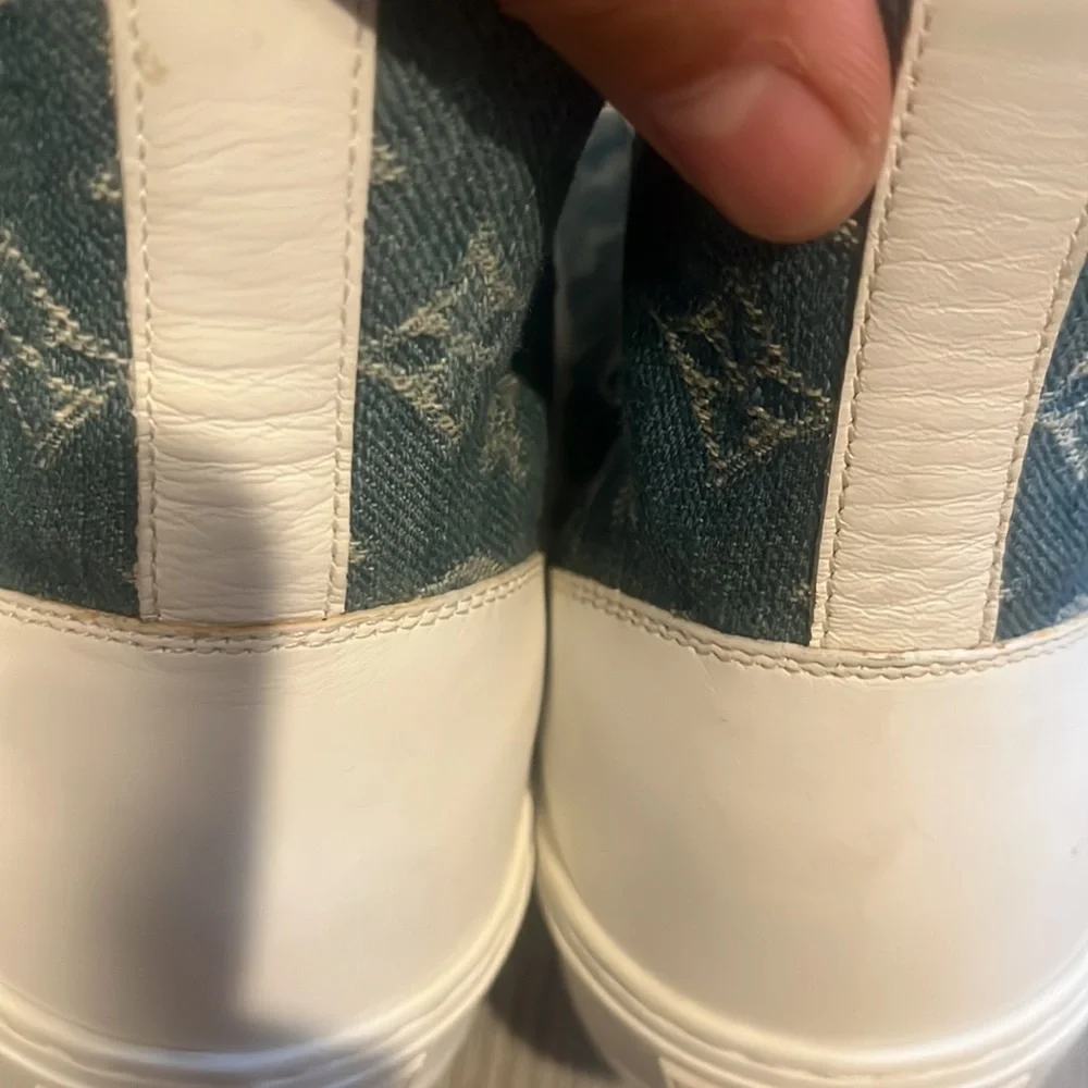 Like new LOUIS VUITTON LV Monogram Sneakers